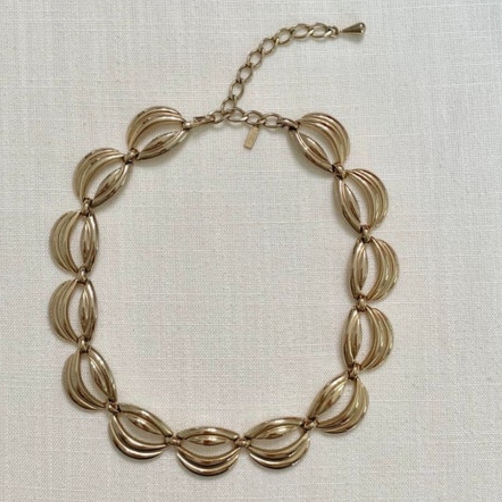 Vintage chunky gold choker necklace signed Monet.Adjustable length